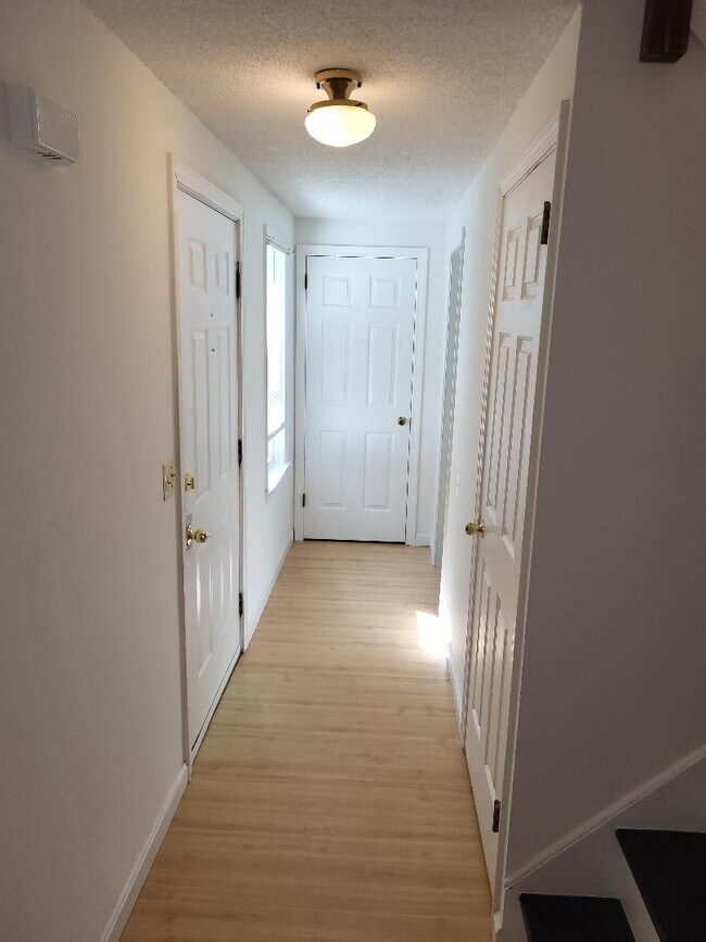 Entry Hallway - 27 Patriots Sq