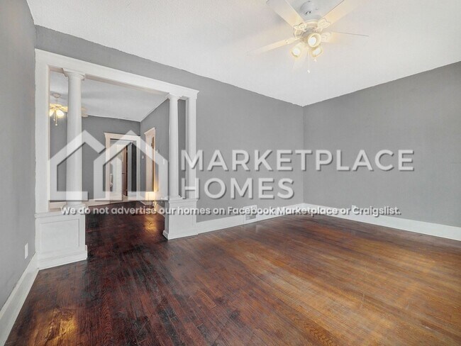 Foto del edificio - 6242 Cadet St