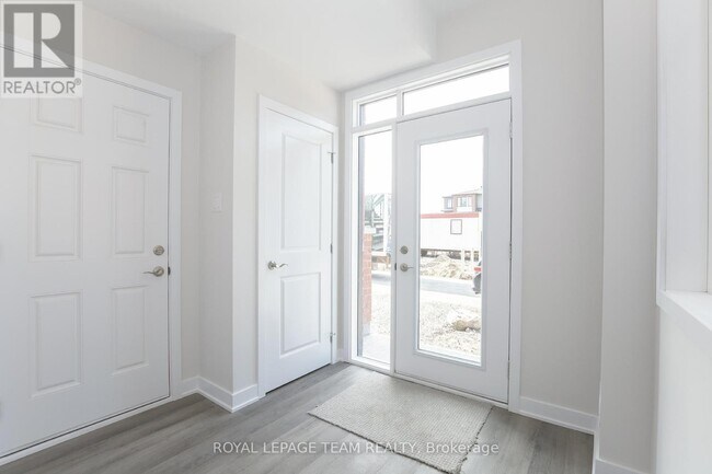Building Photo - 206 Tussock Private