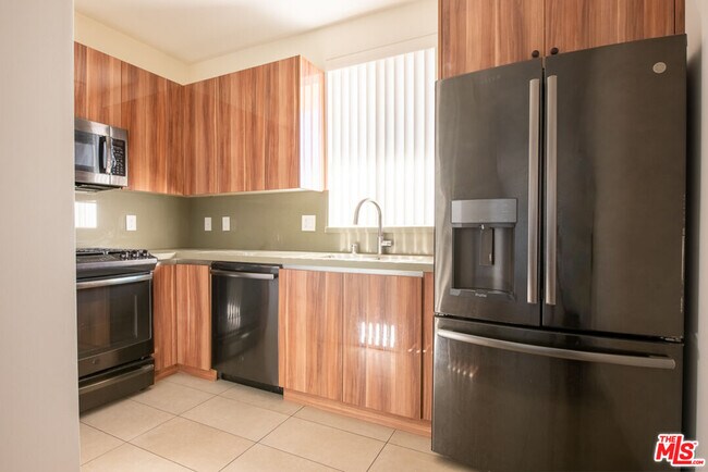 Foto del edificio - 5531 La Mirada Ave