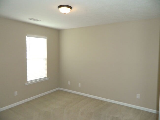 Building Photo - 498 Sebastian Dr