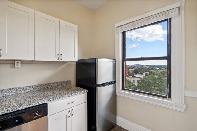 Foto del edificio - 1482 Beacon St