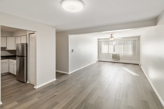 Building Photo - 705 S Milwaukee Ave