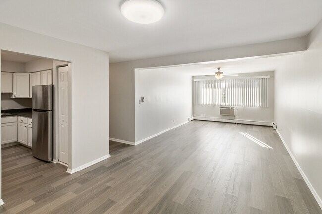 Foto del edificio - 705 S Milwaukee Ave