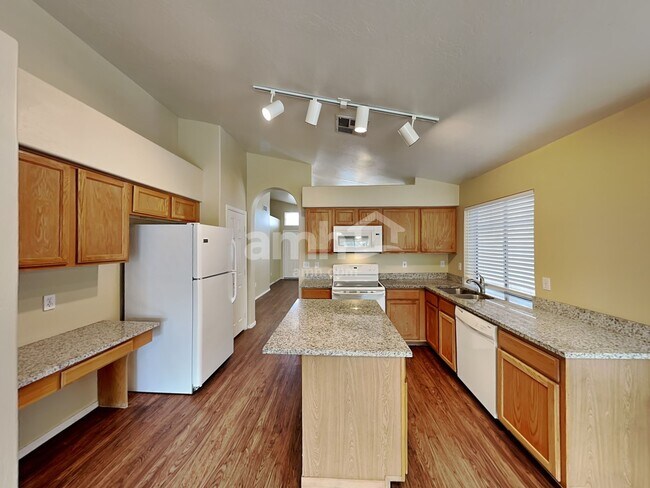 Building Photo - 7515 E Medina Ave