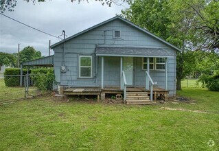 Building Photo - 502 N 8th St