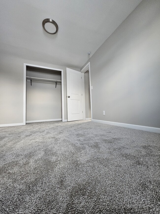 Building Photo - 1338 Main St