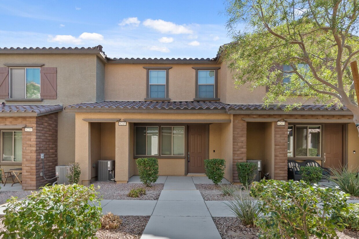 Primary Photo - Stylish 3 Bedroom Townhome with Upgraded K...