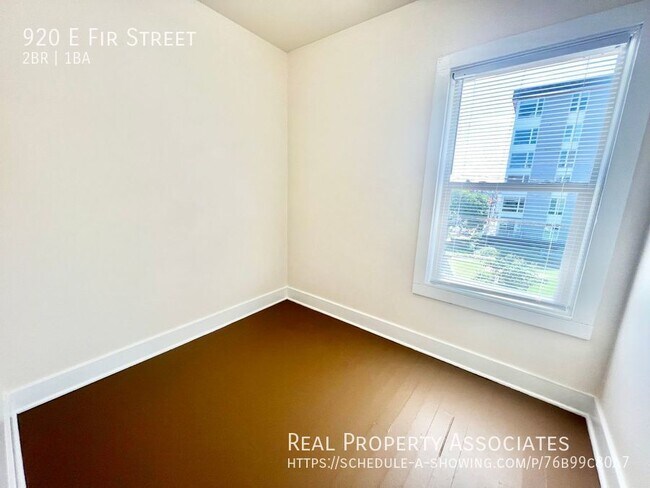 Building Photo - Spacious 2 Bedroom & Bonus Room in Awesome...