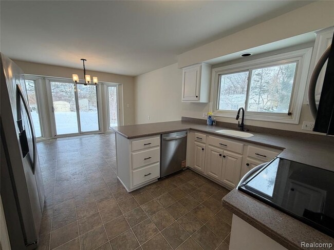 Foto del edificio - 48 Webb Ave