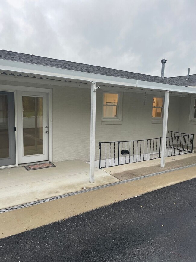 Foto del edificio - 4 BR 3 BA house on corner lot