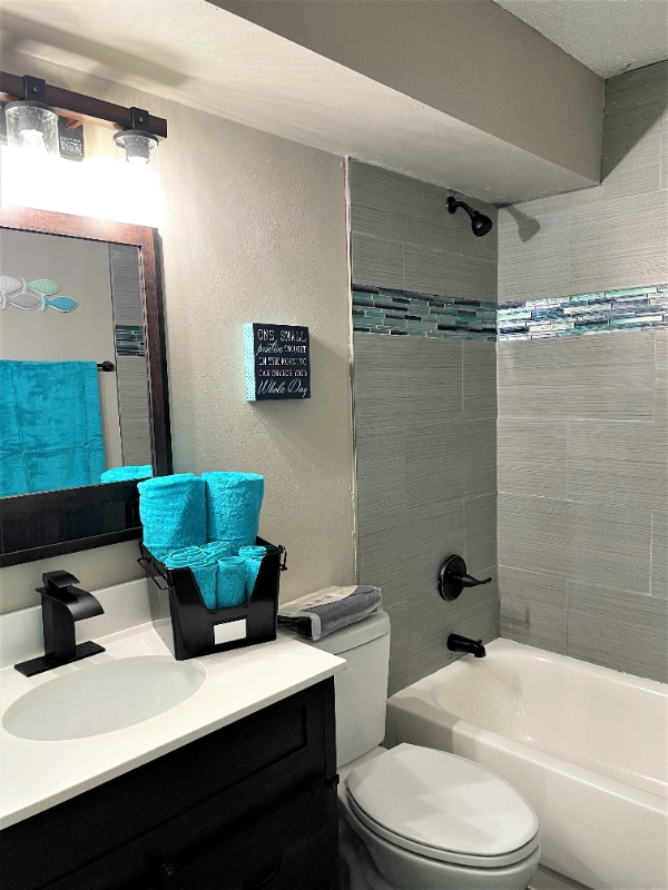 Building Photo - 302 Allen St