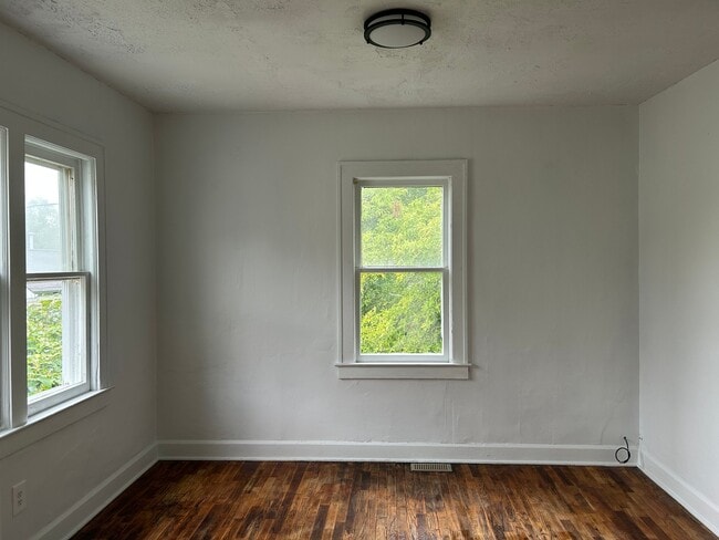 Building Photo - 2073 E Boatfield Ave