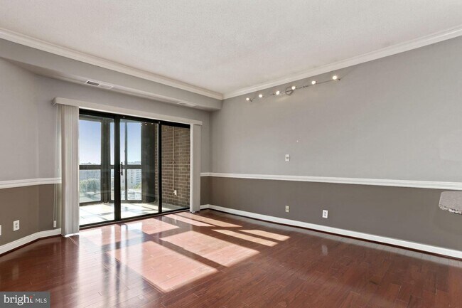 Foto del edificio - 1600 N Oak St