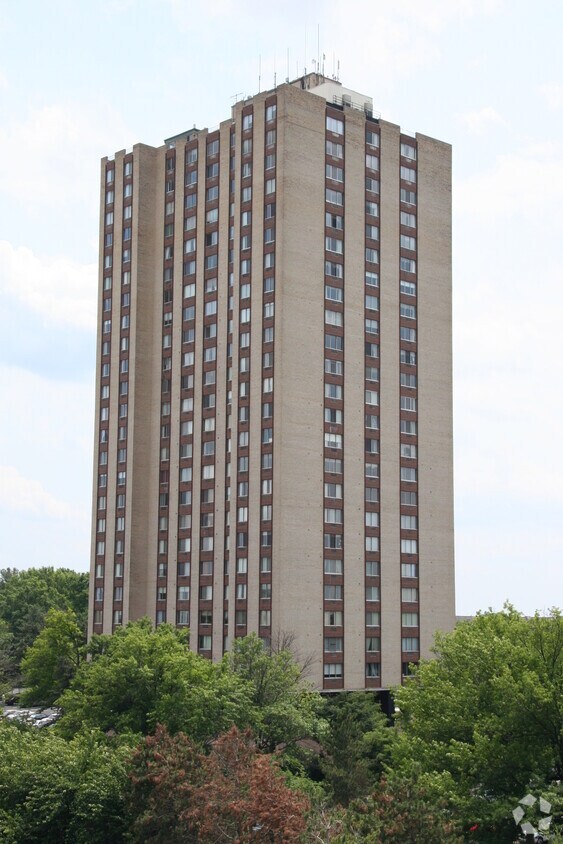 Washingtonian Tower Apartments in Gaithersburg, MD