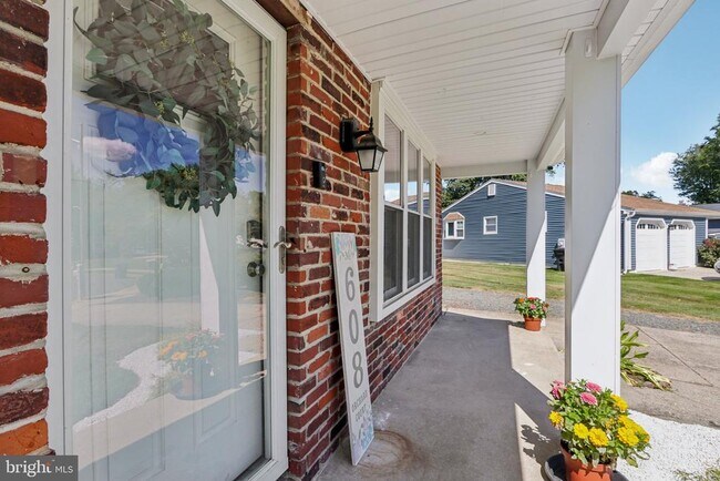 Building Photo - 608 Orchard Ct