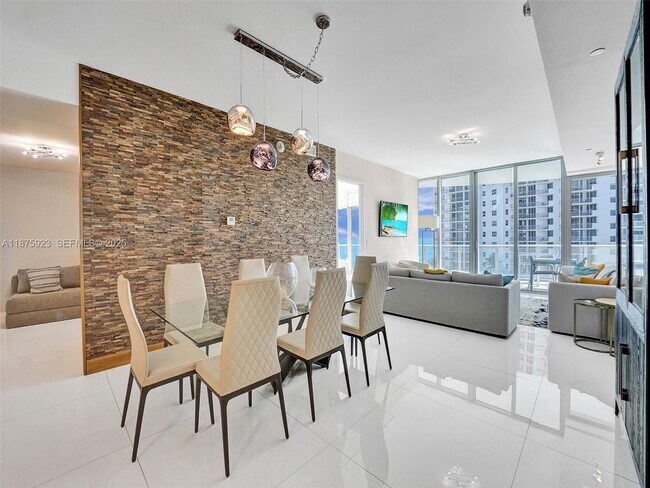 Foto del edificio - 17475 Collins Ave