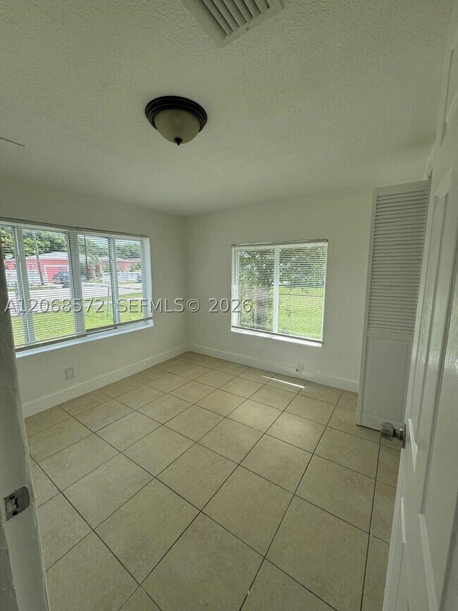Foto del edificio - 4130 SW 25th St
