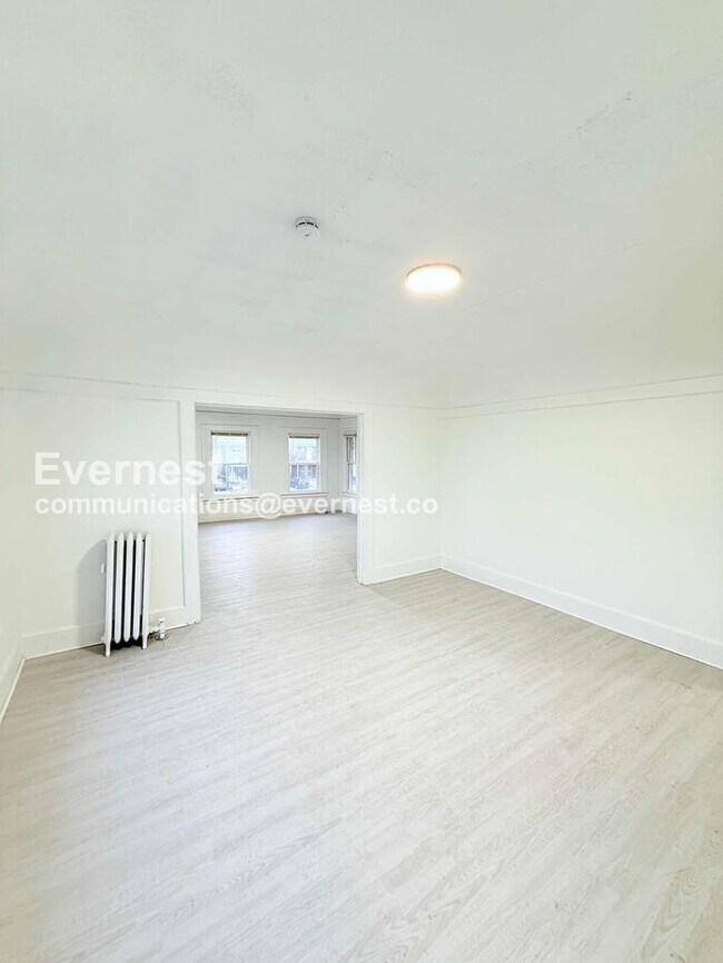 Building Photo - 8939 Dexter Ave