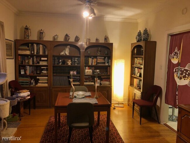 Building Photo - 1703 W Catalpa Ave