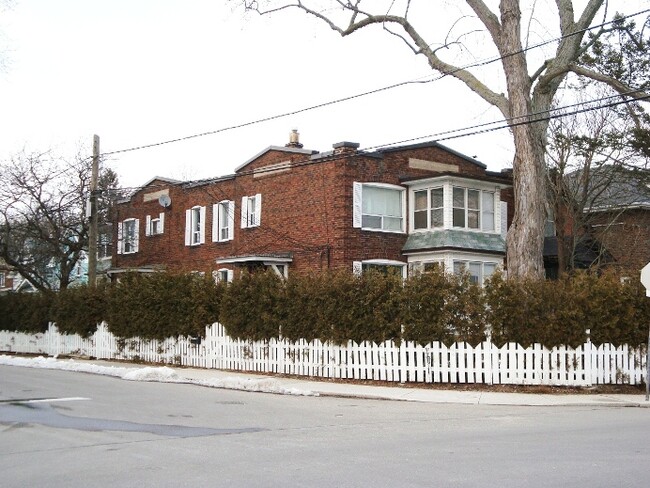 Photo du bâtiment - 81 Wheatfield Rd