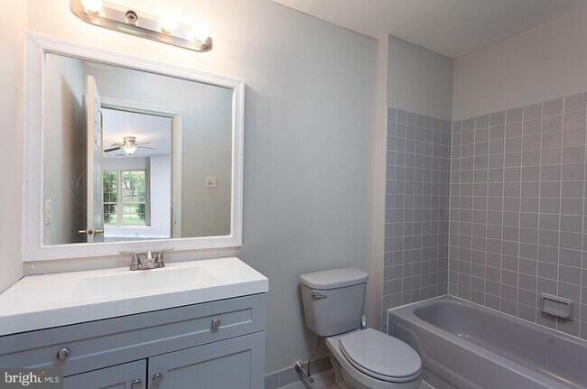 Foto del edificio - 915 Foxmeadow Dr