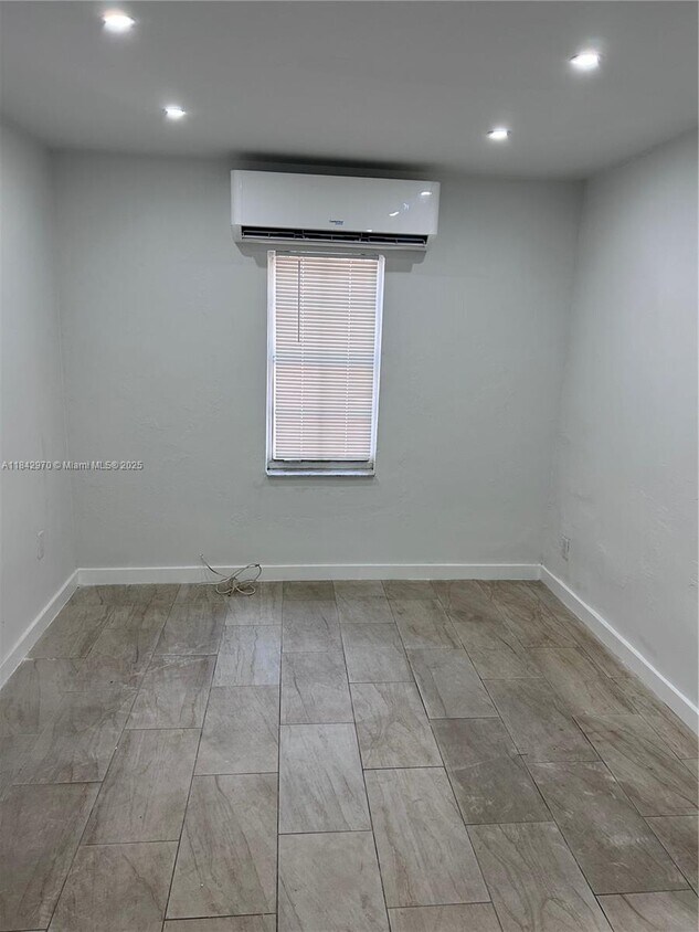 Foto del edificio - 9301 NW 4th Ave