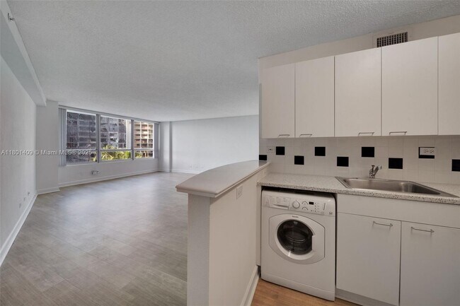Foto del edificio - 1500 Bay Rd
