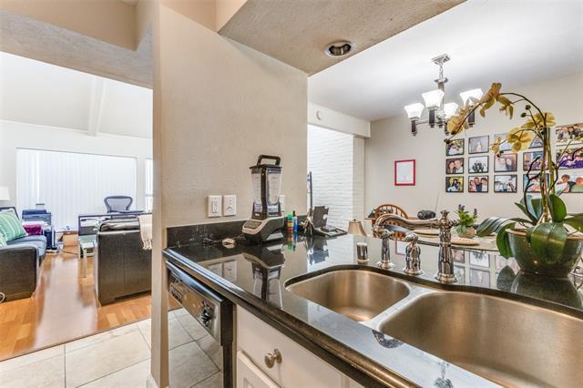 Foto del edificio - 5908 Sandhurst Ln