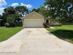 Building Photo - 2576 Southover Dr NE