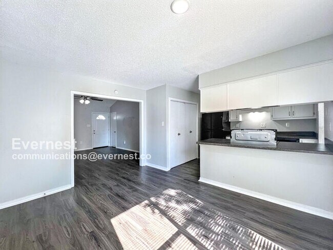 Foto del edificio - 6410 Jamestown Dr