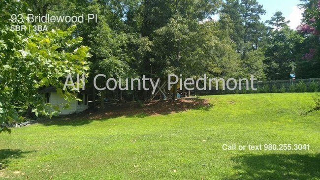 Foto del edificio - 93 Bridlewood Pl NE