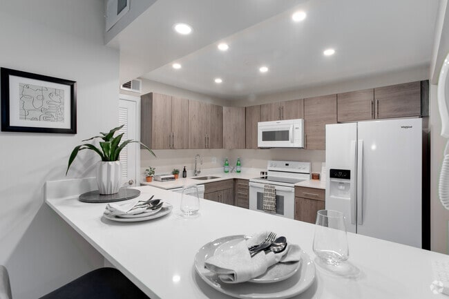 2BR 1,5 BA - 1000SF - Cocina - Castlebrook Apartments