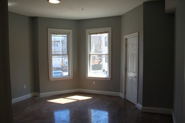 Building Photo - 3215 Washington St