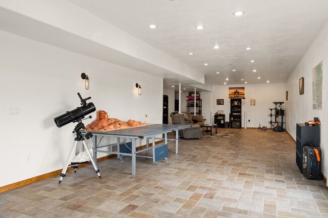 Foto del edificio - Private 1-Bed, 1-Bath Walkout Unit - Full ...