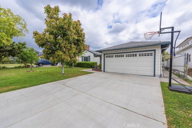 Building Photo - 506 San Luis Rey Rd