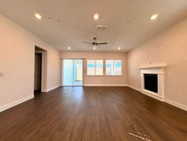 Foto del edificio - Beautiful 3 Bedroom NEW JMC home for rent in West Roseville!