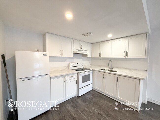 Photo du bâtiment - All-Inclusive, Pet-Friendly 1-Bedroom Basement Apartment with Internet & Parking in Scarborough