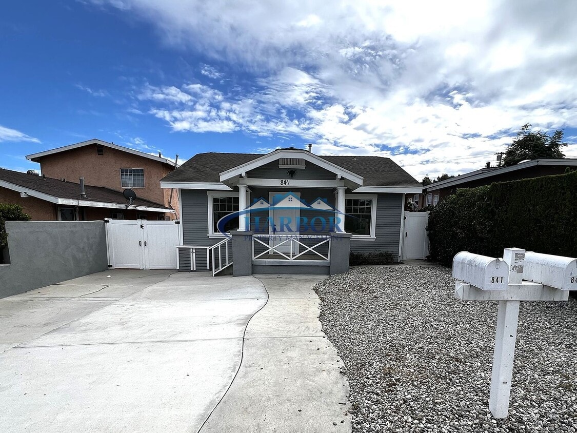 Primary Photo - 841-843 W Santa Cruz St