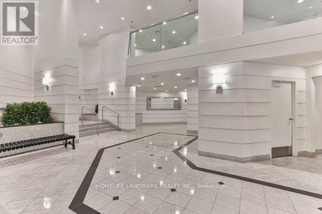 Photo du bâtiment - 711-1711 Bay St.