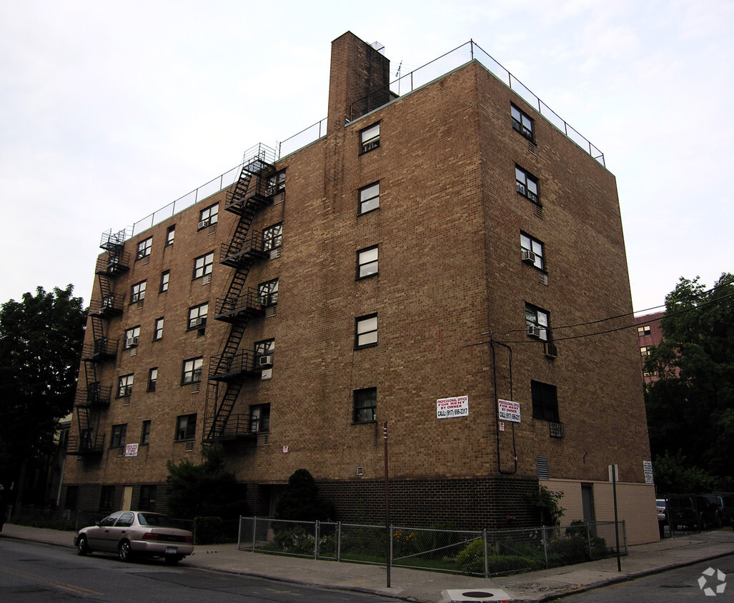 Building Photo - 505 Van Cortlandt Park Ave
