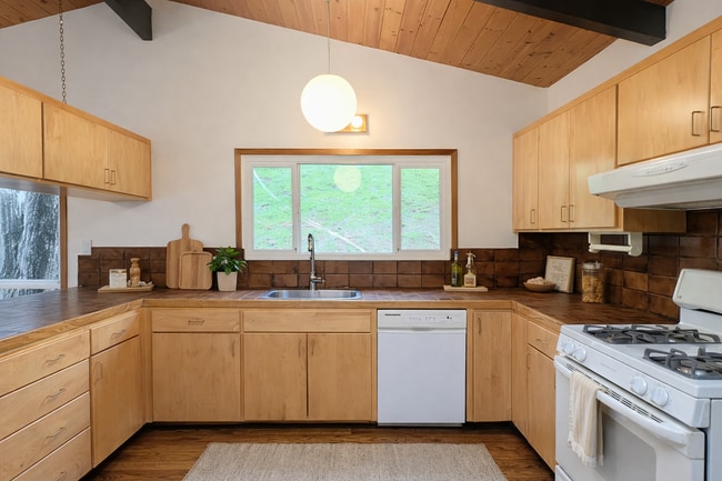 Building Photo - 128 Bothin Rd