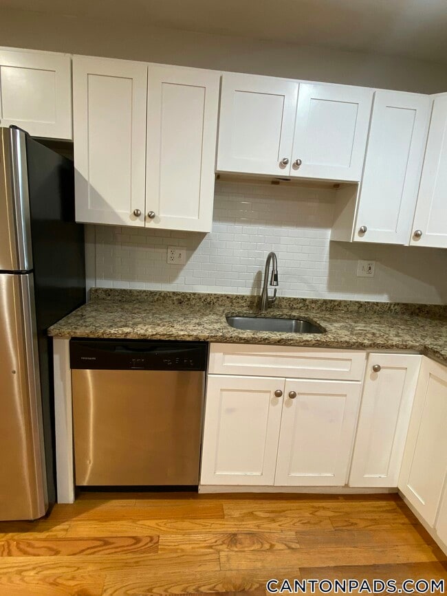 Building Photo - 33 Rockland St