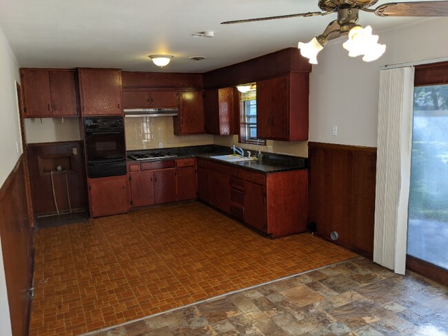 Foto del edificio - 1712 Laurel Rd
