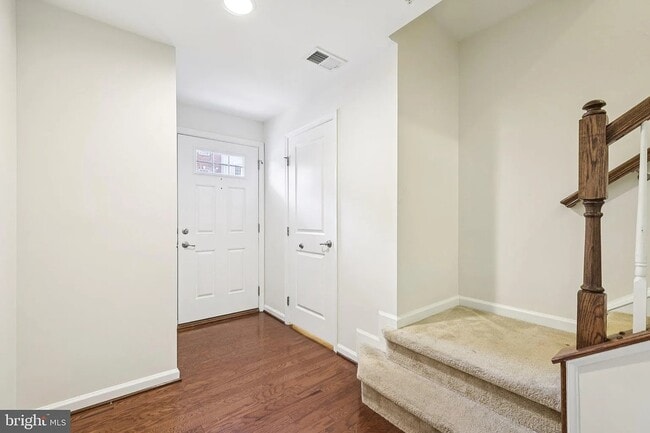 Foto del edificio - 8074 Locust Mill St