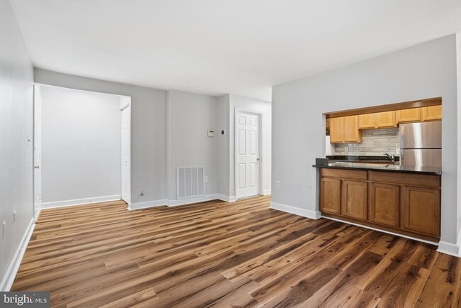 Building Photo - 104 Westwick Ct