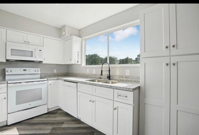 Building Photo - 8412 Avenue L