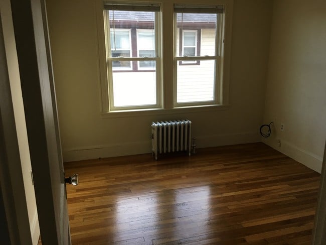 Building Photo - 13 Victory Ave