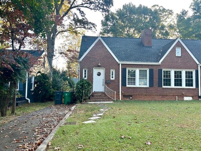 Building Photo - 1328 St Julien St
