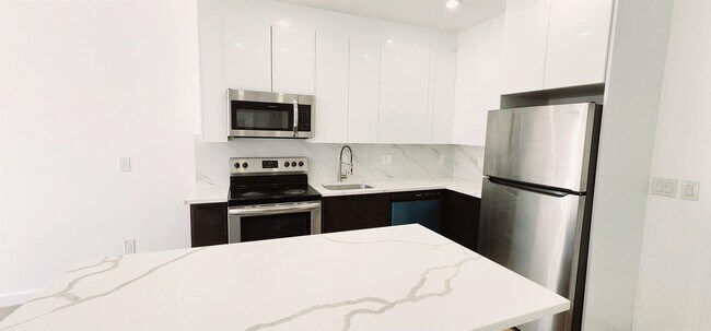 Foto del edificio - 30 Howe Ave